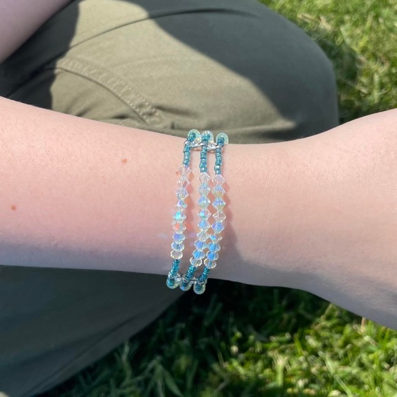 Hand beaded blue and white Swarovski crystal bracelet - Picture 2 of 5